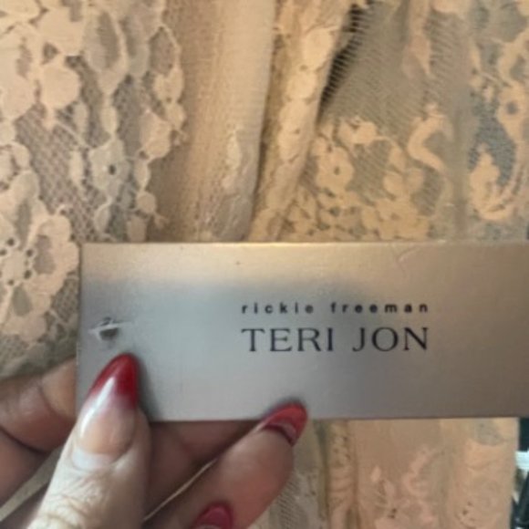 Rickie Freeman For Teri Jon Women's Off-The-Shoulder Lace Blouse Ivory Size 12 - Picture 8 of 14